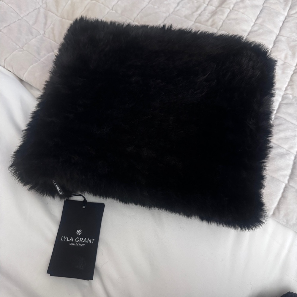 Lyla Grant Black Faux Fur cowl scarf